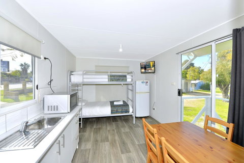 Mandurah Coastal Holiday Park - Pubs and Clubs 17
