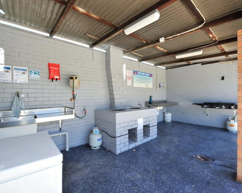 Mandurah Coastal Holiday Park - Pubs and Clubs 38