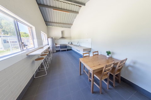 Mandurah Coastal Holiday Park - Pubs and Clubs 40
