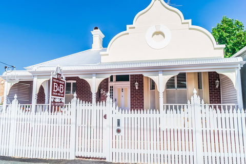 South Beach Bed & Breakfast - Pubs and Clubs 0