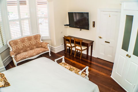 South Beach Bed & Breakfast - Pubs and Clubs 10