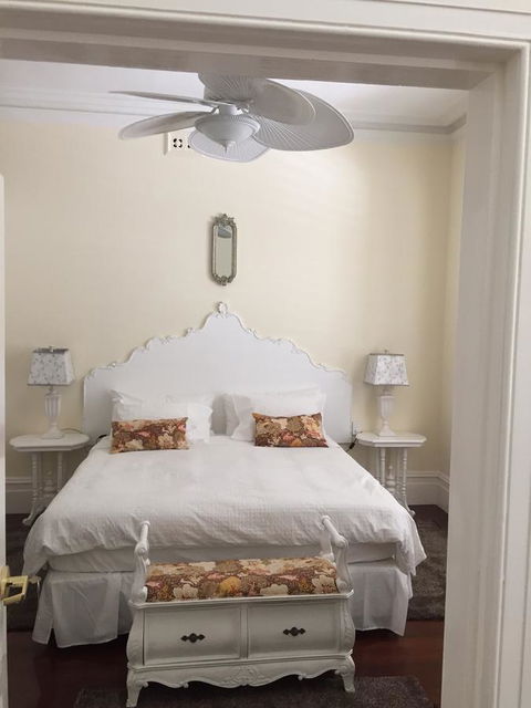 South Beach Bed & Breakfast - Pubs and Clubs 21