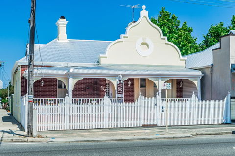 South Beach Bed & Breakfast - Pubs and Clubs 3