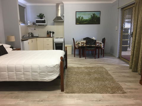 Armadale Cottage Bed & Breakfast - Pubs and Clubs 7