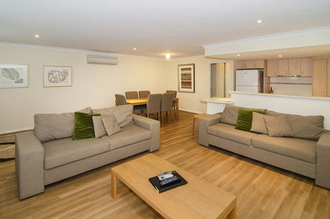 Beach Retreat - Busselton - Go Out 2