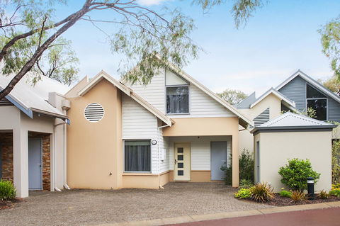 Beach Retreat - Busselton - Go Out 0