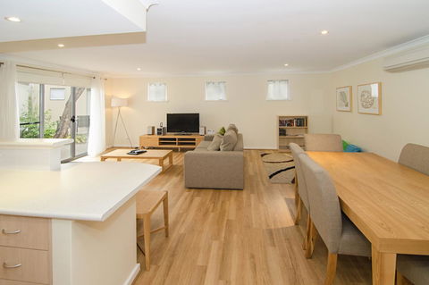 Beach Retreat - Busselton - Go Out 3