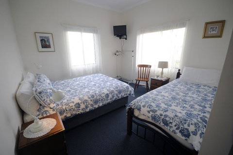 My Place Colonial Accommodation - Go Out 43