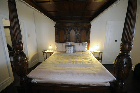 My Place Colonial Accommodation - Go Out 22