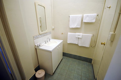 My Place Colonial Accommodation - Go Out 36