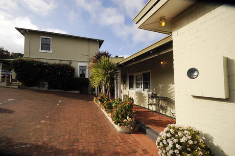 My Place Colonial Accommodation - Go Out 1