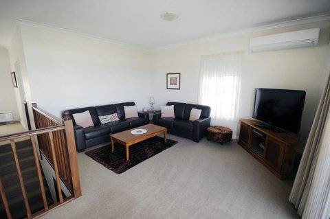 My Place Colonial Accommodation - Go Out 5