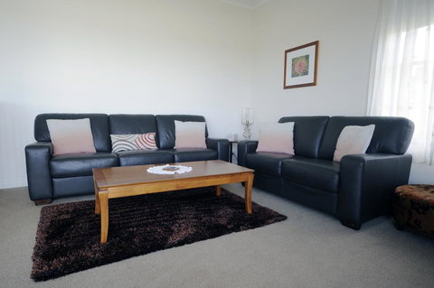 My Place Colonial Accommodation - Go Out 4