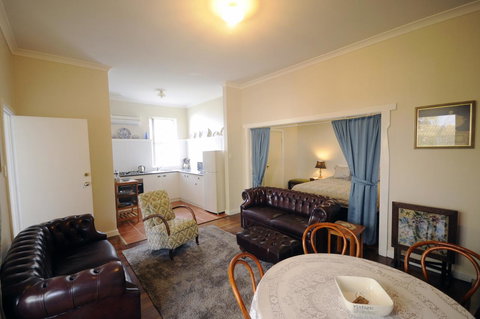 My Place Colonial Accommodation - Go Out 41