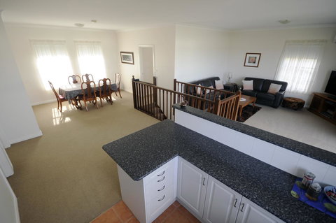 My Place Colonial Accommodation - Go Out 34