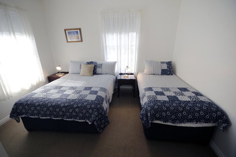 My Place Colonial Accommodation - Go Out 10