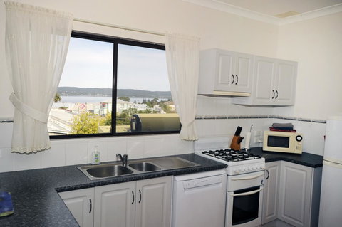 My Place Colonial Accommodation - Go Out 7