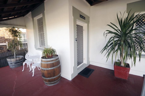 My Place Colonial Accommodation - Go Out 2