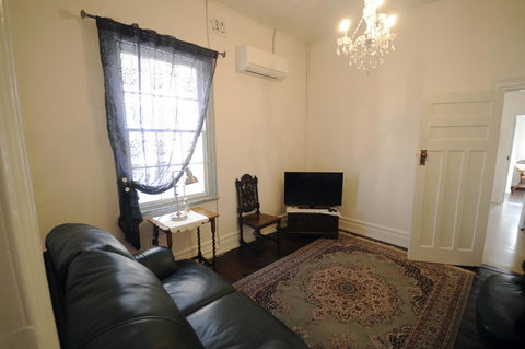 My Place Colonial Accommodation - Go Out 19