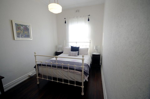 My Place Colonial Accommodation - Go Out 30