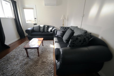 My Place Colonial Accommodation - Go Out 25