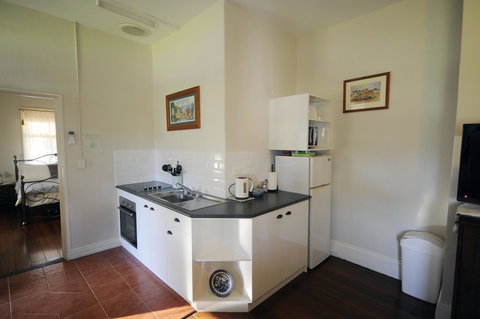 My Place Colonial Accommodation - Go Out 38