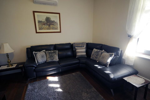 My Place Colonial Accommodation - Go Out 37