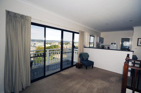 My Place Colonial Accommodation - Go Out 6