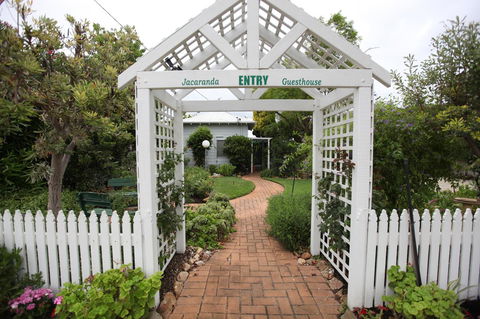 Jacaranda Guest House - Pubs and Clubs 33