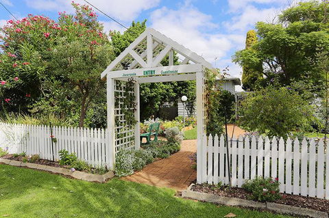 Jacaranda Guest House - Pubs and Clubs 2