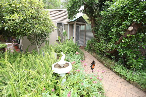 Jacaranda Guest House - Pubs and Clubs 29