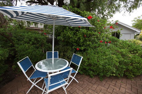 Jacaranda Guest House - Pubs and Clubs 31