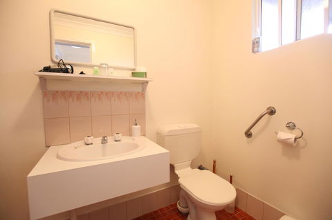Jacaranda Guest House - Pubs and Clubs 20