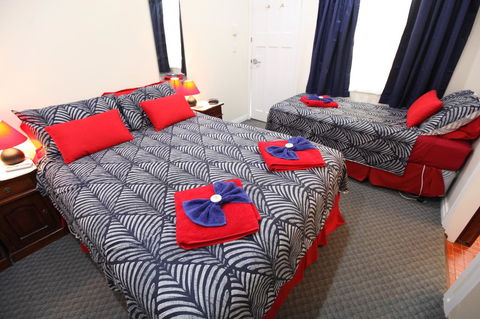 Jacaranda Guest House - Pubs and Clubs 19
