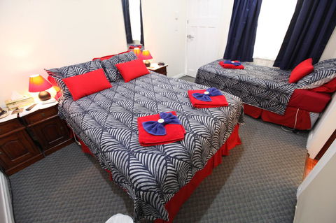 Jacaranda Guest House - Pubs and Clubs 1