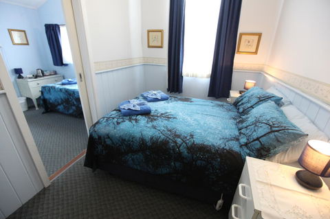 Jacaranda Guest House - Pubs and Clubs 5