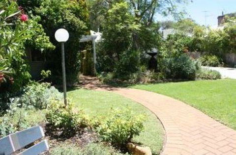 Jacaranda Guest House - Pubs and Clubs 41