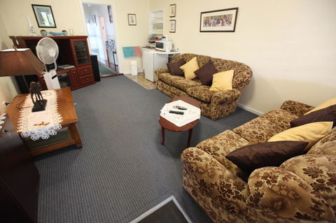 Jacaranda Guest House - Pubs and Clubs 7