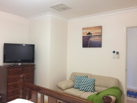 The Royal Dolphin Bed & Breakfast Safety Bay - Go Out 30