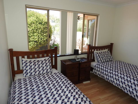 The Royal Dolphin Bed & Breakfast Safety Bay - Go Out 16