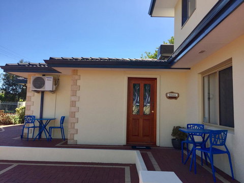 The Royal Dolphin Bed & Breakfast Safety Bay - Go Out 25