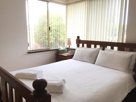 The Royal Dolphin Bed & Breakfast Safety Bay - Go Out 5