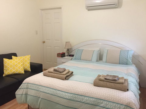 The Royal Dolphin Bed & Breakfast Safety Bay - Go Out 1