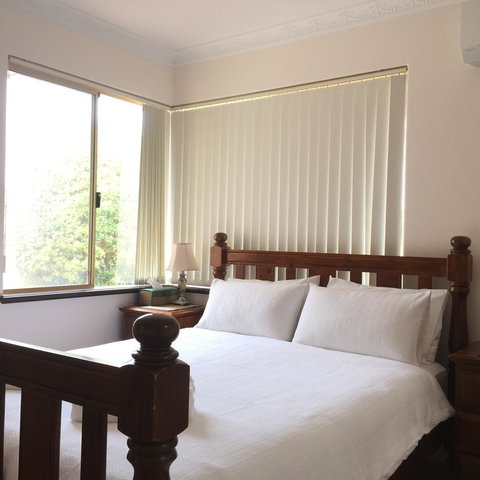 The Royal Dolphin Bed & Breakfast Safety Bay - Go Out 3