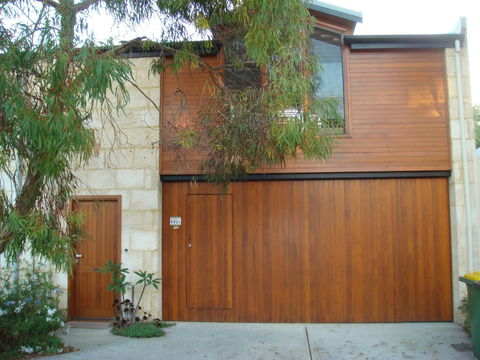 Fremantle Beach Studio - Pubs and Clubs 12