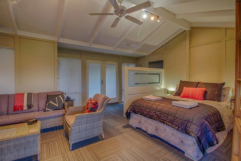 Windfall Estate Vineyard Cottage - Go Out 0