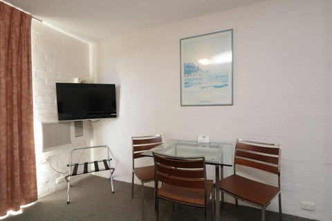 Atrium Hotel Mandurah - Pubs and Clubs 2