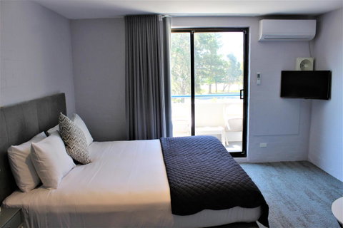 Atrium Hotel Mandurah - Pubs and Clubs 7