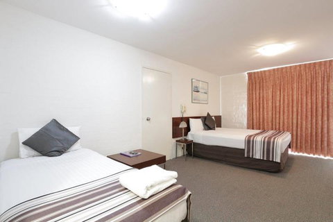 Atrium Hotel Mandurah - Pubs and Clubs 1