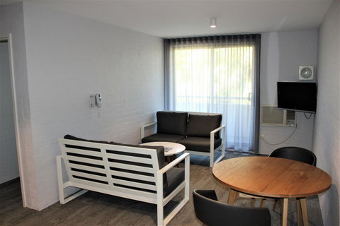 Atrium Hotel Mandurah - Pubs and Clubs 4